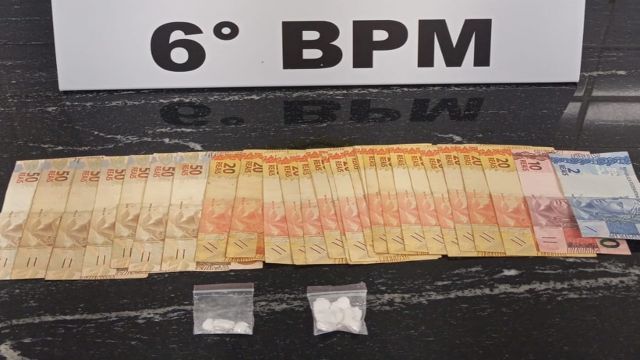 Imagem referente a notícia: Casal é detido com cocaína e dinheiro escondido em carro no Centro de Cascavel