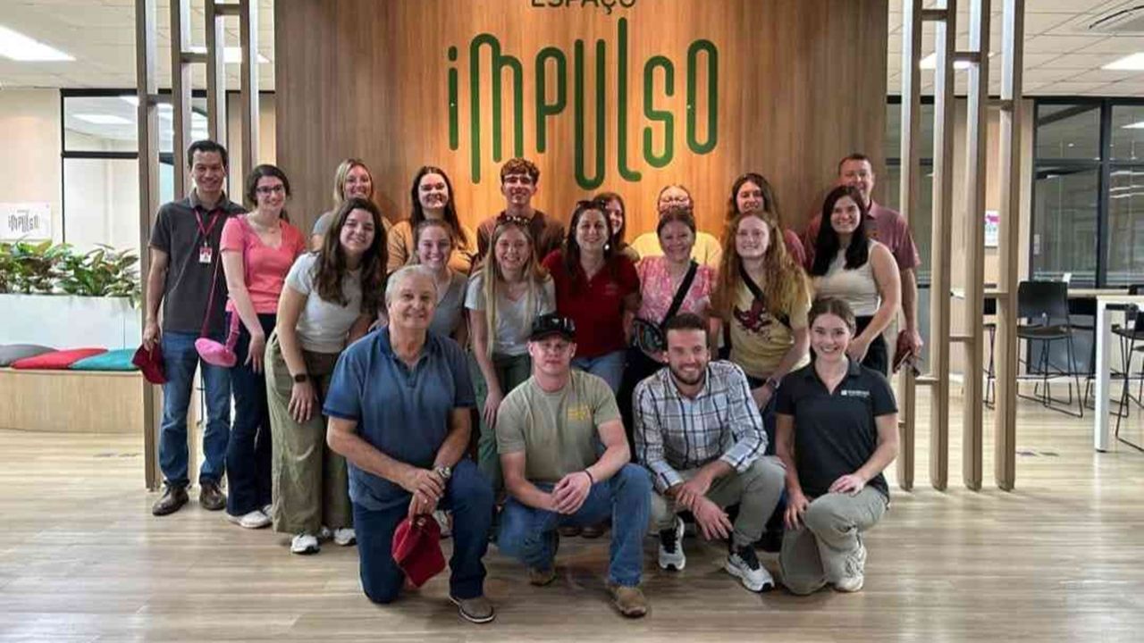 Coopavel recebe alunos de universidade do Iowa