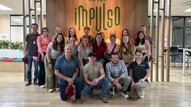 Imagem referente a notícia: Coopavel recebe alunos de universidade do Iowa