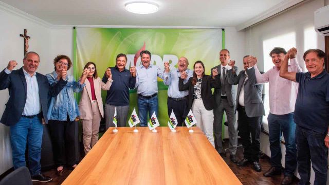 Imagem referente a notícia: MDB confirma Rafael Greca como pré-candidato ao Governo do Paraná e anuncia Álvaro Dias ao Senado