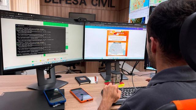 Imagem referente a notícia: SMS e WhatsApp: veja como se cadastrar para receber os alertas da Defesa Civil Estadual