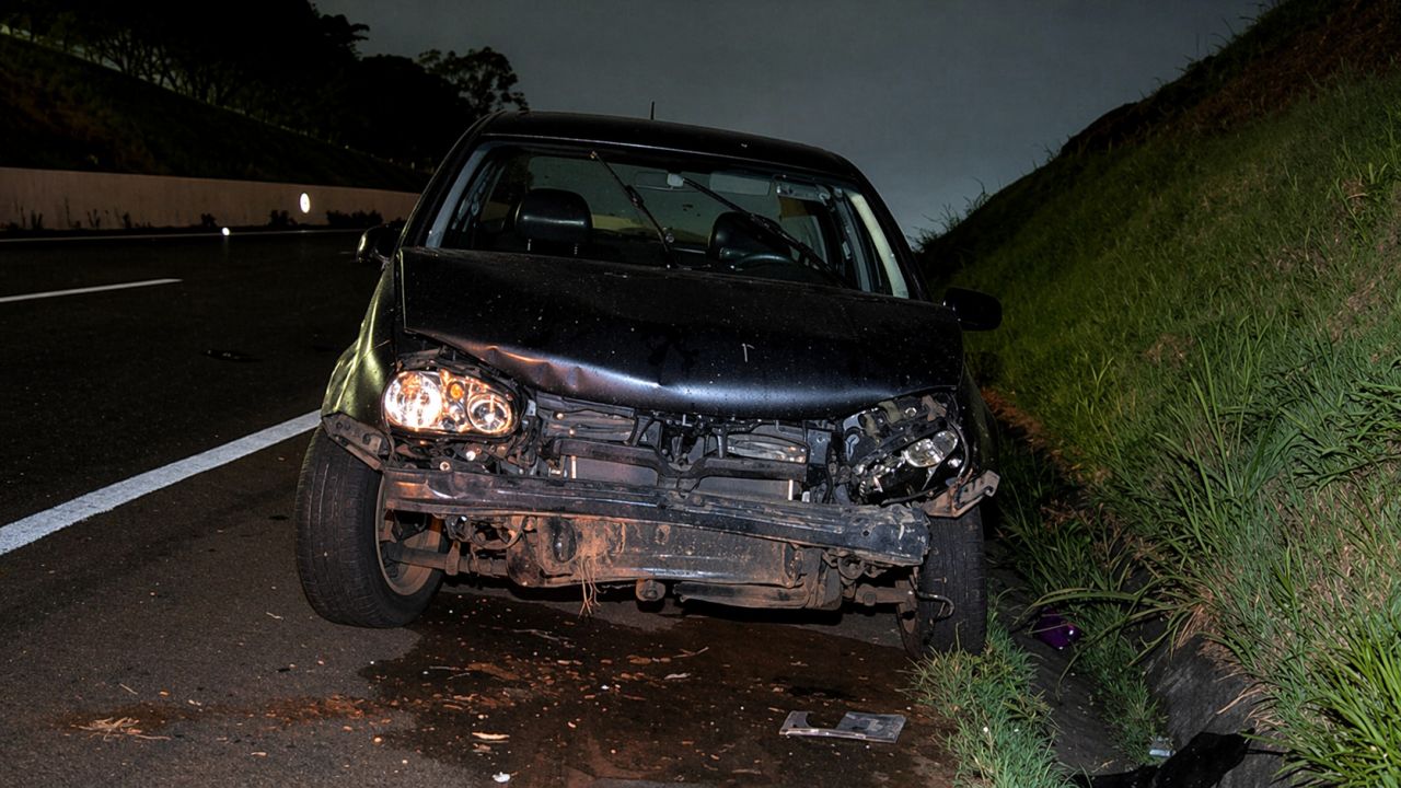 Carro é encontrado abandonado com sangue na BR-467 e mobiliza buscas em Cascavel