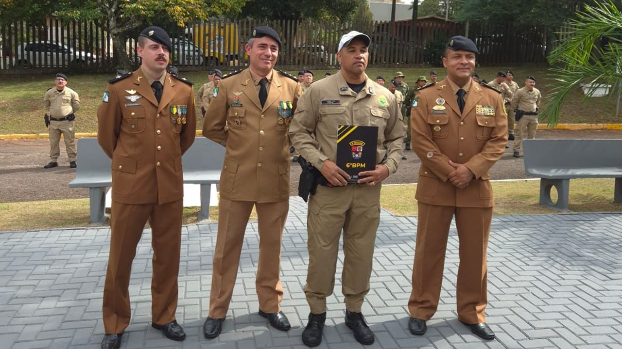 6º BPM realiza solenidade em homenagem a Tiradentes e destaca policial do mês no Paraná