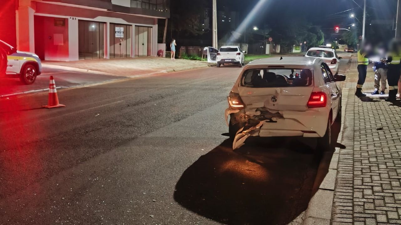 Motorista embriagado tenta fugir após acidente e acaba preso no bairro Santa Cruz