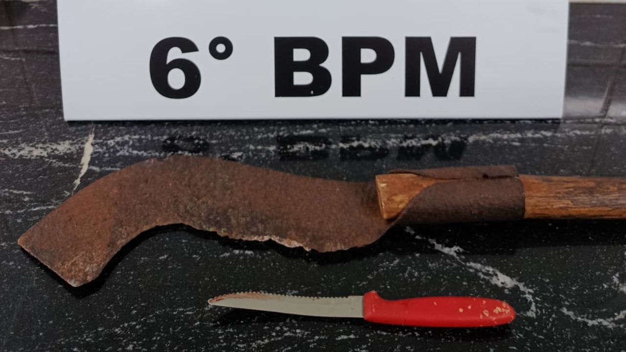 Homem é preso após ameaçar mulher e crianças com foice em caso de violência doméstica no bairro Morumbi