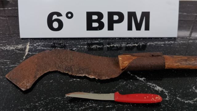 Homem é preso após ameaçar mulher e crianças com foice em caso de violência doméstica no bairro Morumbi