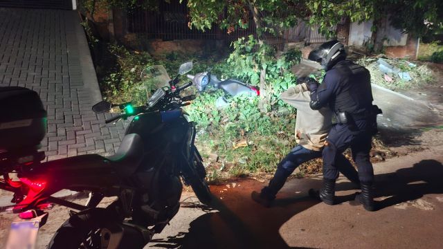Homem embriagado e sem CNH é preso após tentar fugir duas vezes da Guarda Municipal em Cascavel