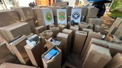 Imagem referente a notícia: Carga de R$ 10 milhões em celulares é interceptada pela Polícia Federal na BR-369, no Paraná