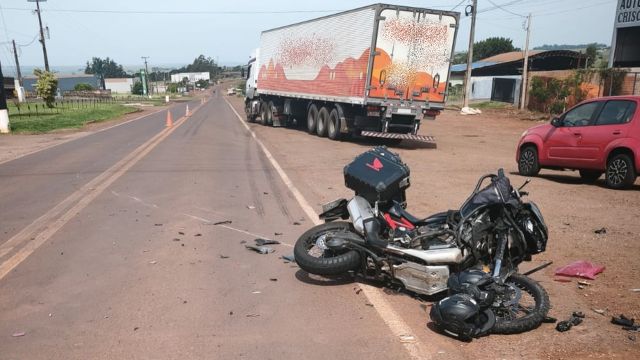 Colisão transversal na PR-239 deixa duas pessoas feridas em Assis Chateaubriand