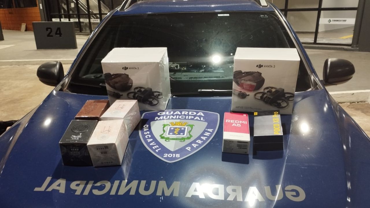Mulher é flagrada com drones, celulares e perfumes do Paraguai sem nota fiscal em rodoviária de Cascavel