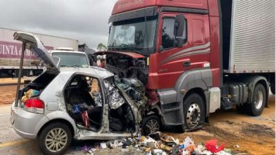 Imagem referente a notícia: Seis pessoas da mesma família morrem em acidente na BR-251 em MG