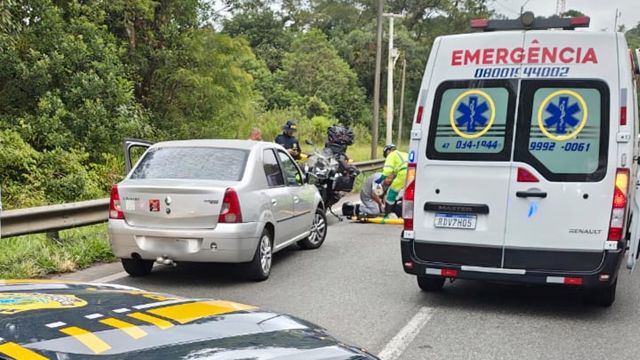 Imagem referente a notícia: Acidente na BR-376 envolve três veículos e deixa dois feridos