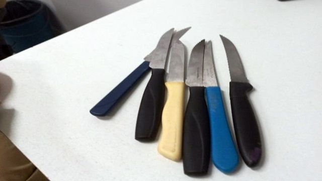 Imagem referente a notícia: Filho é preso após ameaçar mãe e tentar atear fogo em casa em Cascavel