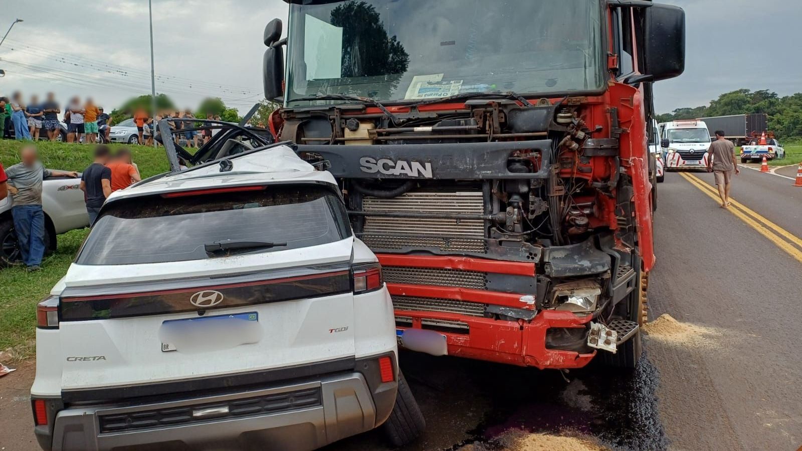 Imagem referente a notícia: Criança de 7 anos morre em grave acidente na BR-277 em Céu Azul; mãe é socorrida em estado crítico