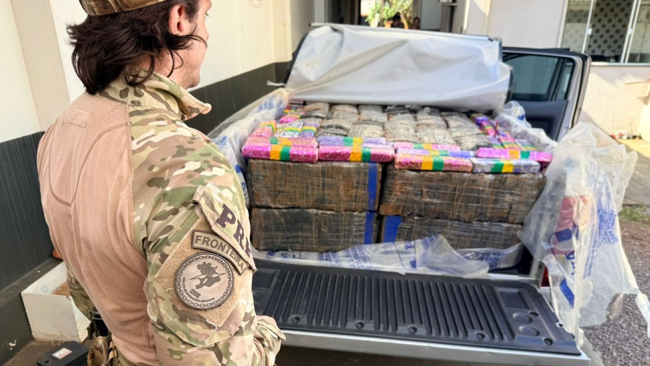 Após perseguição na BR-277, PRF apreende quase 1 tonelada de maconha e prende motorista no Oeste do Paraná