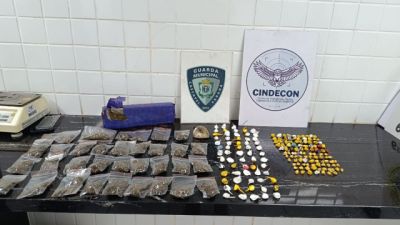Imagem referente a notícia: Ação da Guarda Municipal apreende drogas e materiais suspeitos em ponto de tráfico no Bairro Cancelli