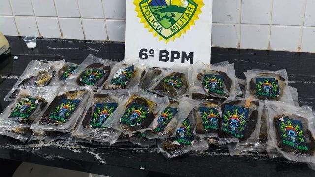 Duas mulheres são presas com mais de 5 kg de haxixe em abordagem conjunta da PM e Polícia Federal