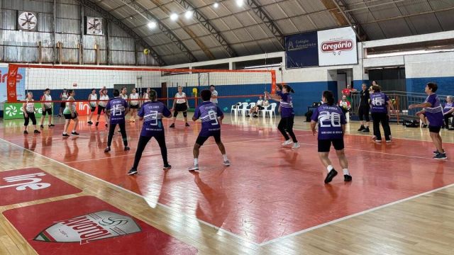 Imagem referente a notícia: Toledo sedia 1ª etapa do III Circuito Oeste Sicredi de Vôlei Câmbio 60+
