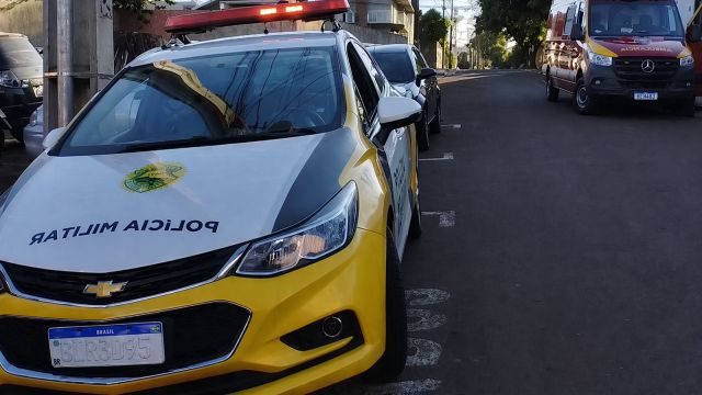 Imagem referente a notícia: Adolescente é atropelado por professora durante manobra em frente a colégio em Cascavel