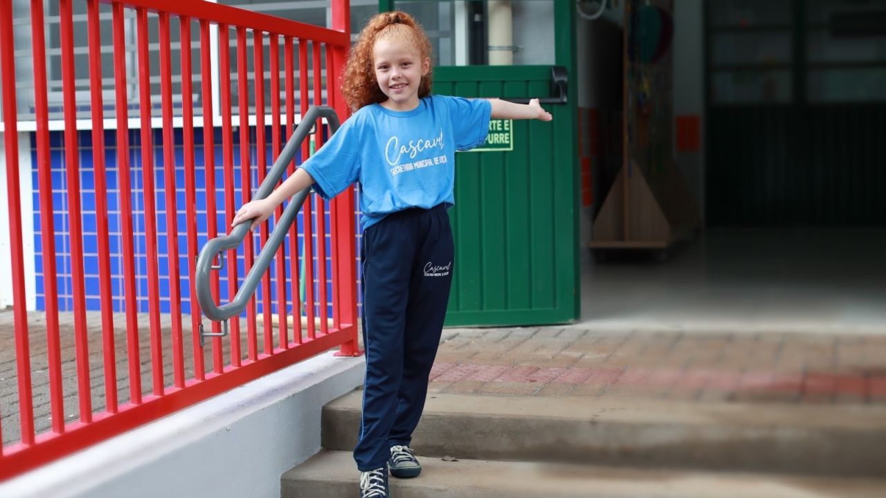 Prefeitura de Cascavel inicia entrega de uniformes de verão para 33 mil alunos da rede municipal