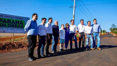 Imagem referente a notícia: Céu Azul e Assis recebem novos investimentos em estrada, hospital e rodovias
