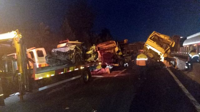 Imagem referente a notícia: Caminhão sem freios provoca engavetamento com morte e deixa feridos na BR-376, em Ortigueira