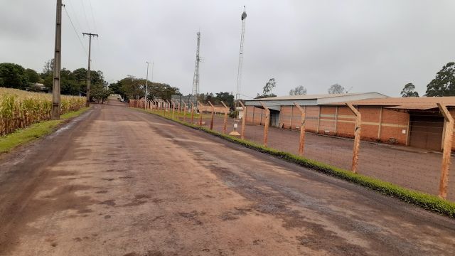 Imagem referente a notícia: DER/PR doa 21 mil m² de pedras poliédricas a Cafelândia para melhoria de estradas rurais