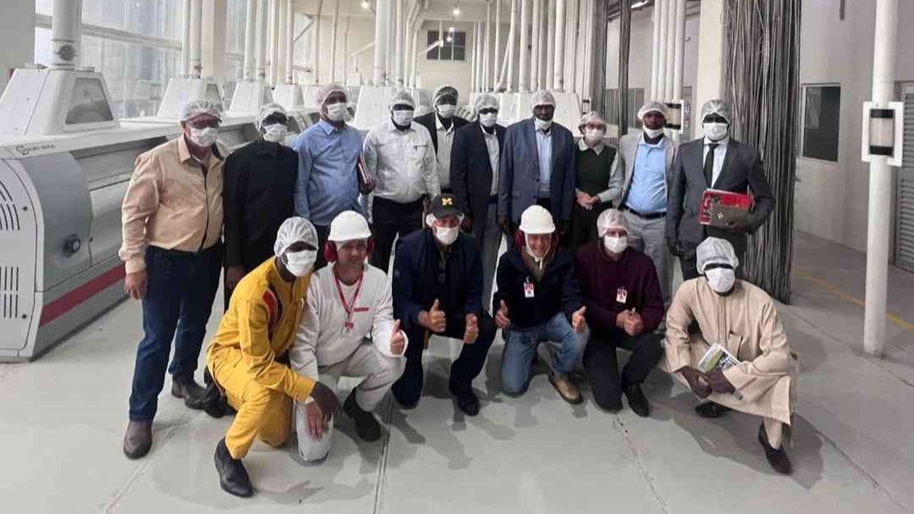 Coopavel recebe comitiva africana que busca parcerias na área das proteínas