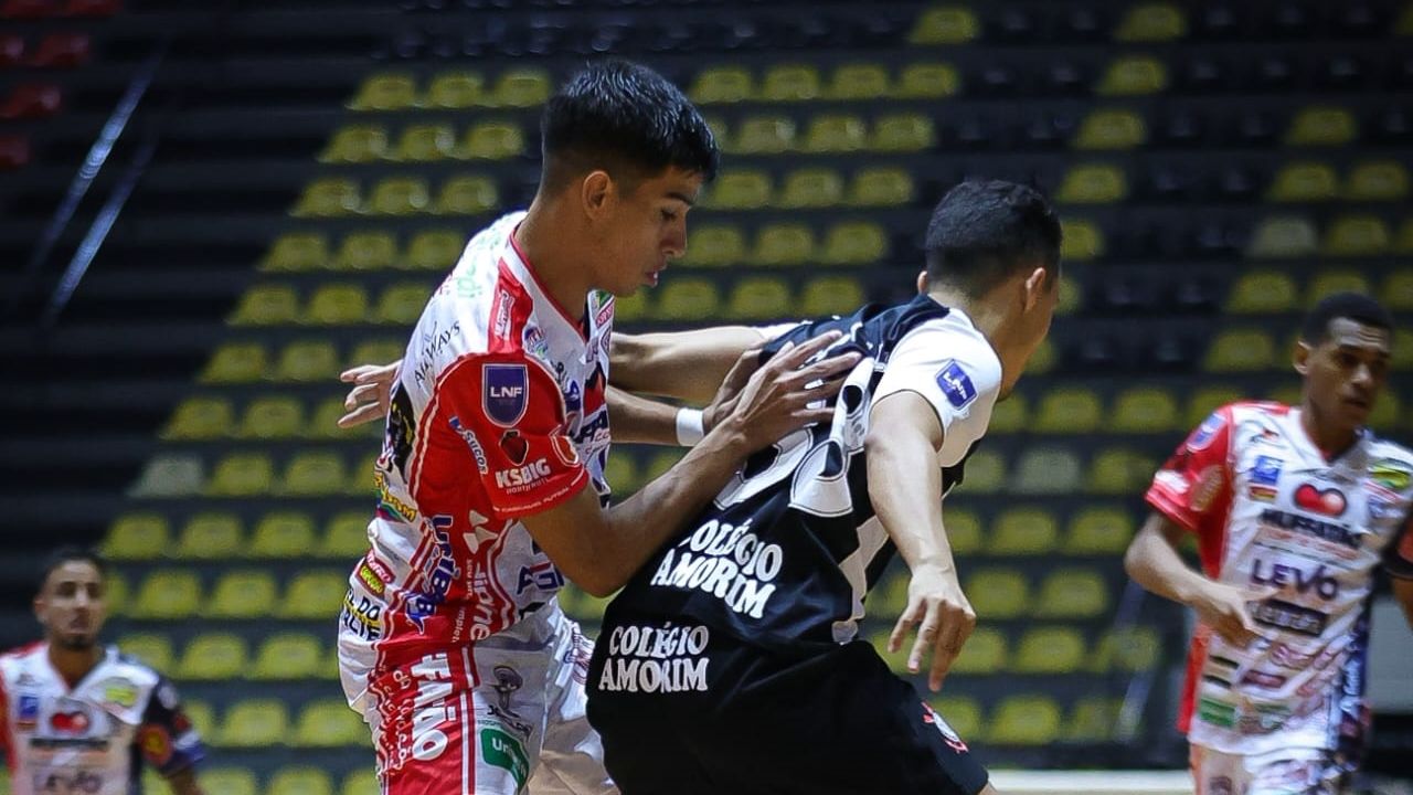 Cascavel Futsal sofre empate no fim contra Corinthians e mantém sequência dramática na LNF