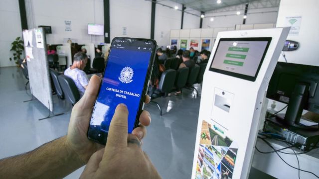 Imagem referente a notícia: Caged: Toledo segue como destaque estadual na geração de empregos