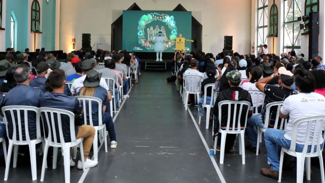 Imagem referente a notícia: Evento Regional dos Catadores reúne mais de 700 participantes do oeste do Paraná
