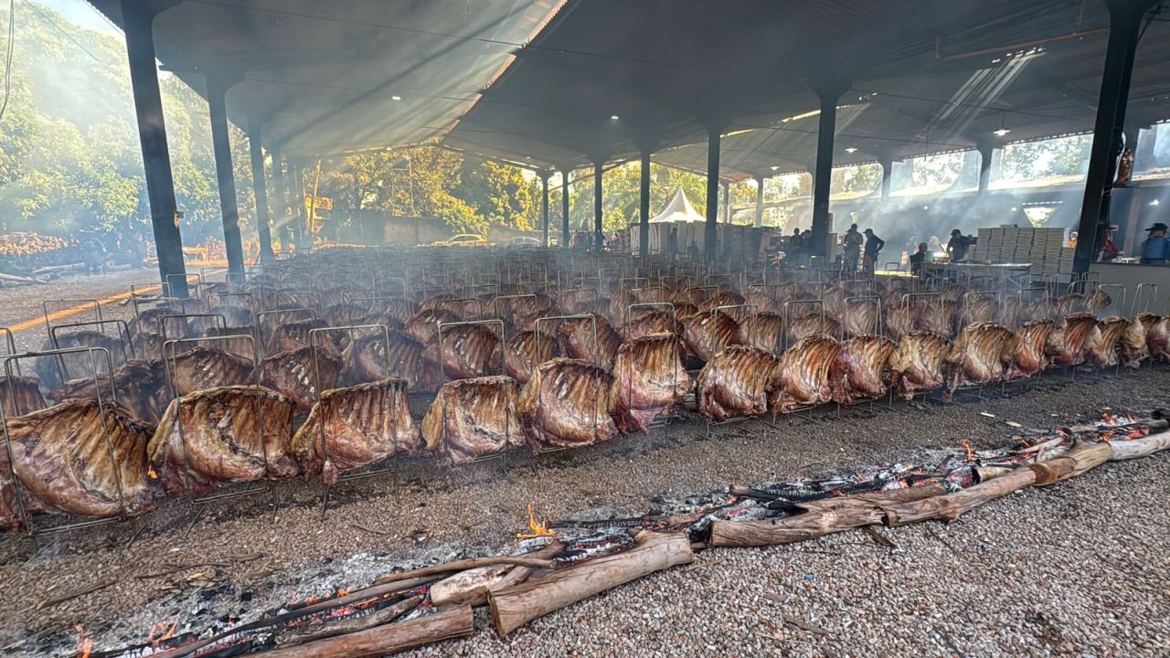 58ª Festa do Trabalhador reúne 25 mil pessoas e prepara 17 toneladas de costela em Cascavel