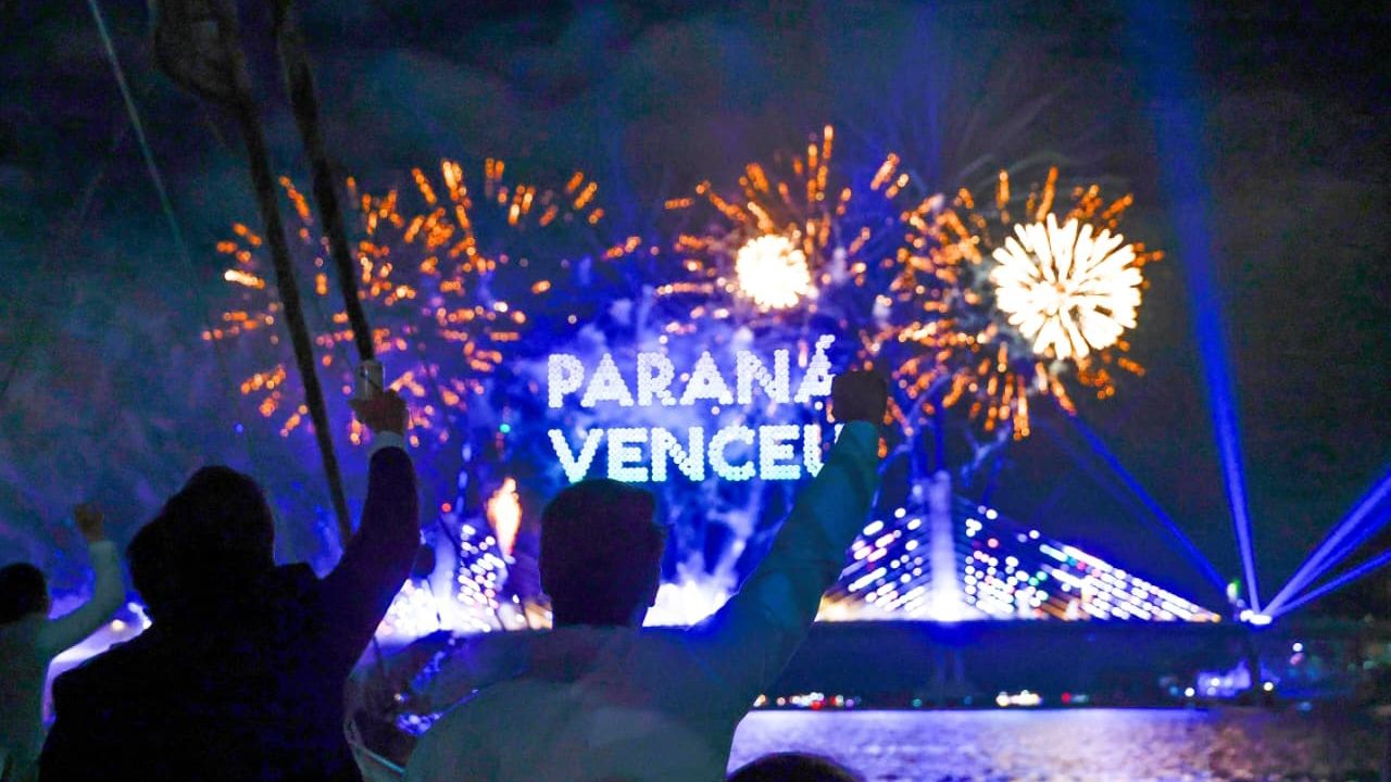 Show de luzes, drones e música emociona o público e celebra entrega da Ponte de Guaratuba