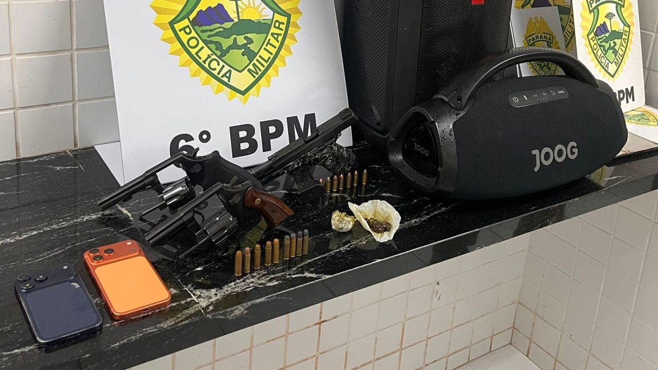 Operação da PM termina com prisão de dois homens e apreensão de armas e drogas em casa de eventos no Bairro Santa Felicidade