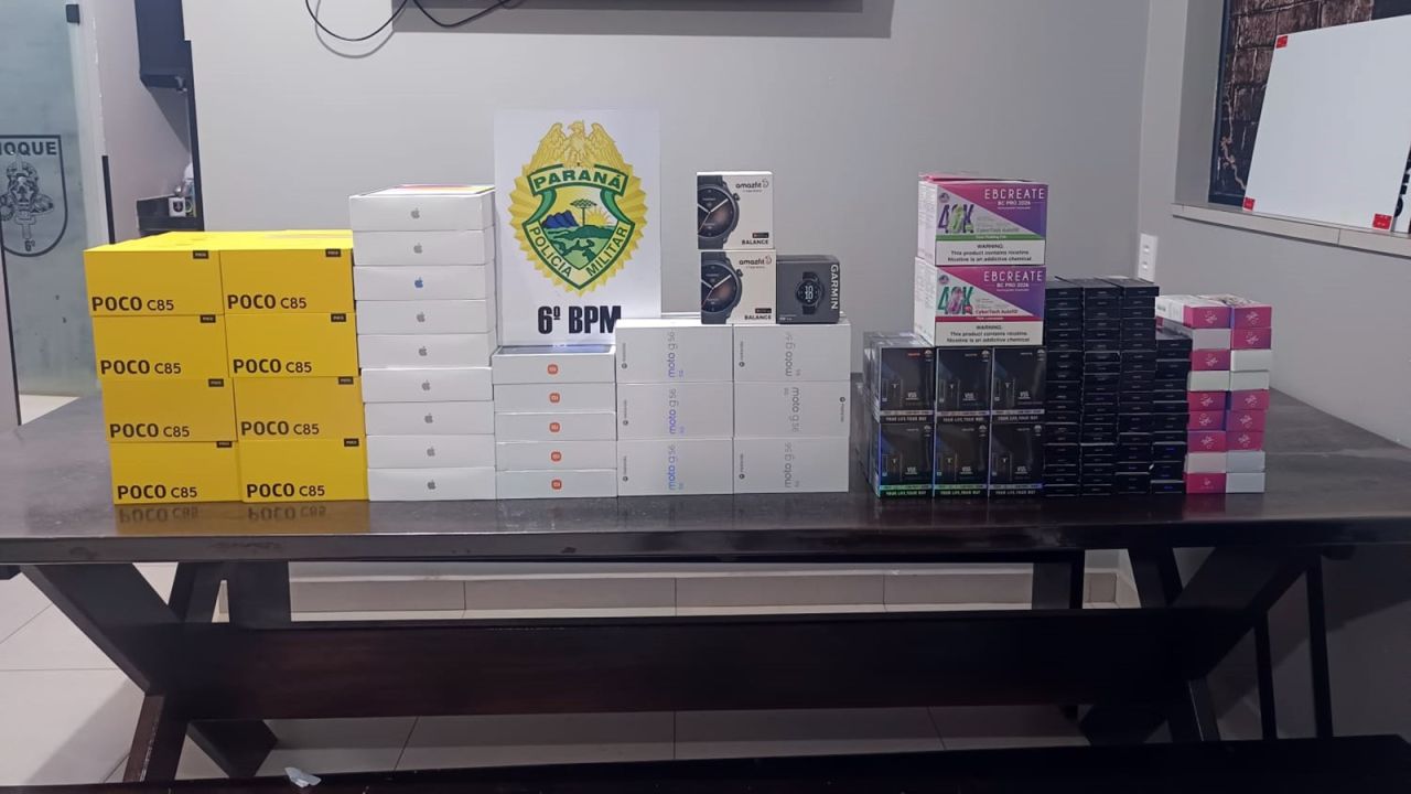 PM apreende celulares, tablets e cigarros eletrônicos em ônibus durante ação em Cascavel