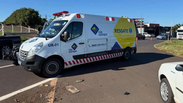 Imagem referente a notícia: Médico de Cascavel fica ferido após bater moto em Fiat Palio na PR-317, em Floresta