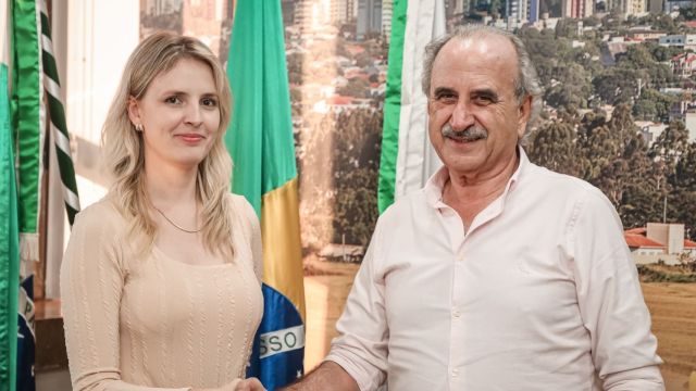 Imagem referente a notícia: Prefeitura de Cascavel anuncia nova chefe de gabinete e faz reorganização administrativa