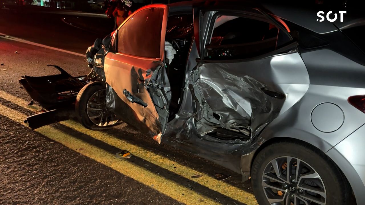 Grave colisão entre carro e caminhão provoca engavetamento na BR-277 entre Cascavel e Santa Tereza do Oeste