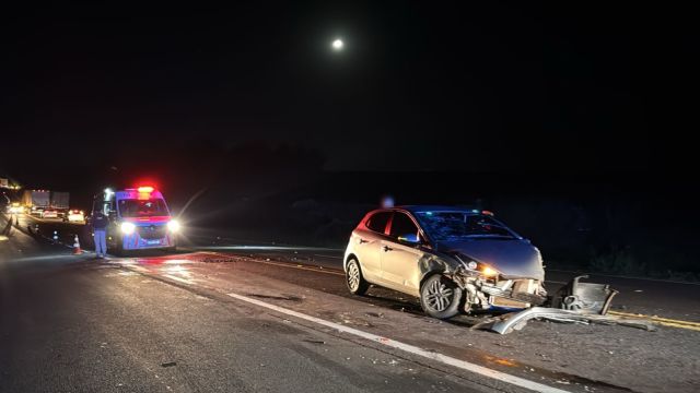 Imagem referente a notícia: Batida entre carro e caminhão provoca engavetamento na BR-277 entre Cascavel e Santa Tereza do Oeste