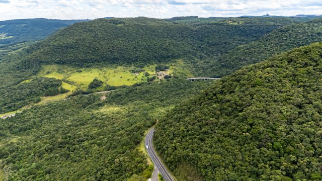 Imagem referente a notícia: EPR Iguaçu realiza intervenção temporária no tráfego da Serra da Esperança para reparos emergenciais no pavimento