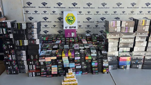 Imagem referente a notícia: Transportadora aciona polícia e carga com quase mil cigarros eletrônicos é apreendida em Cascavel