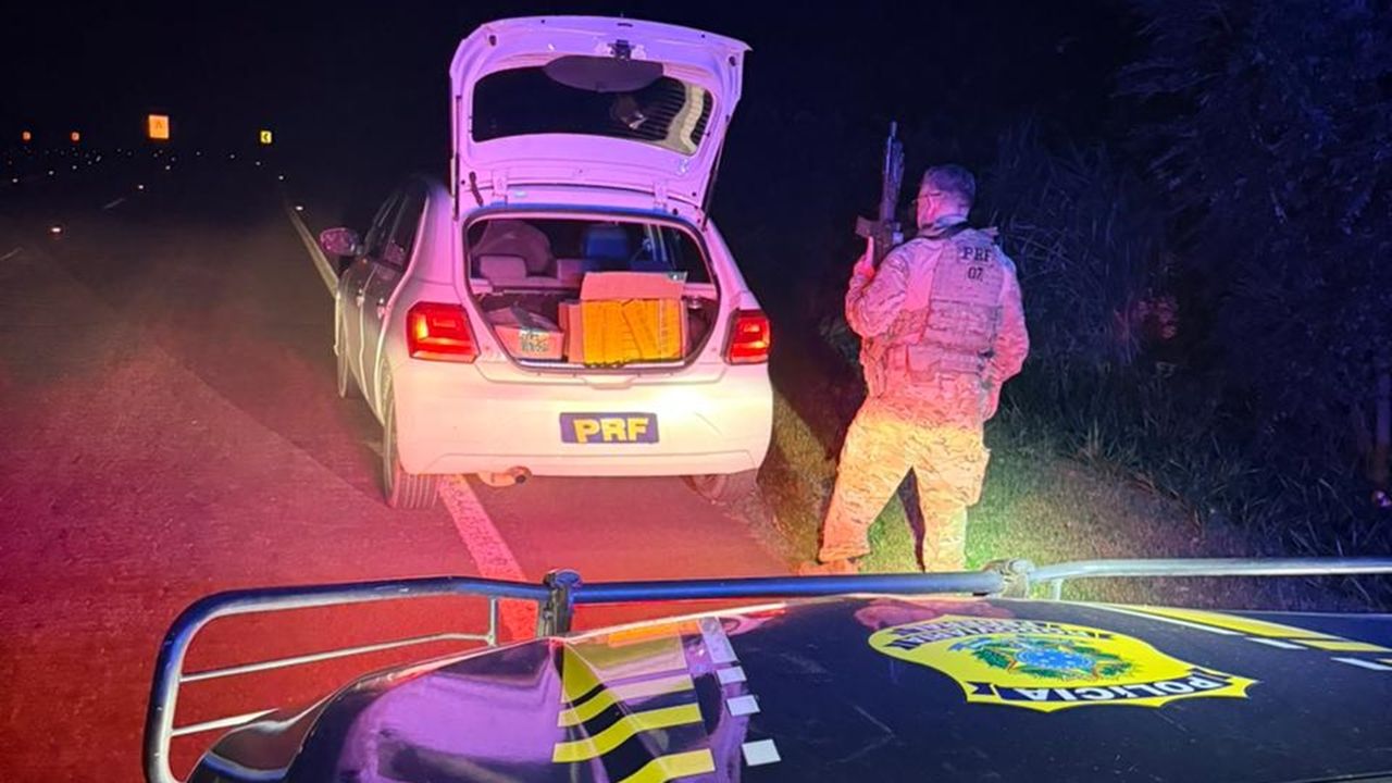 PRF apreende carro com 174 kg de maconha em Cascavel e prende motorista em flagrante