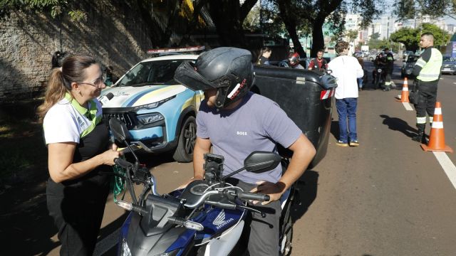 Maio Amarelo | Ação educativa da Transitar reforça segurança para motociclistas em Cascavel