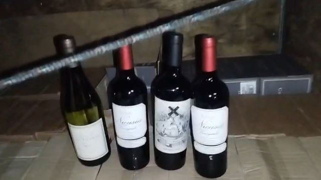 PRF apreende 1,1 mil garrafas de vinho argentino em caminhão na BR-277, em Cascavel