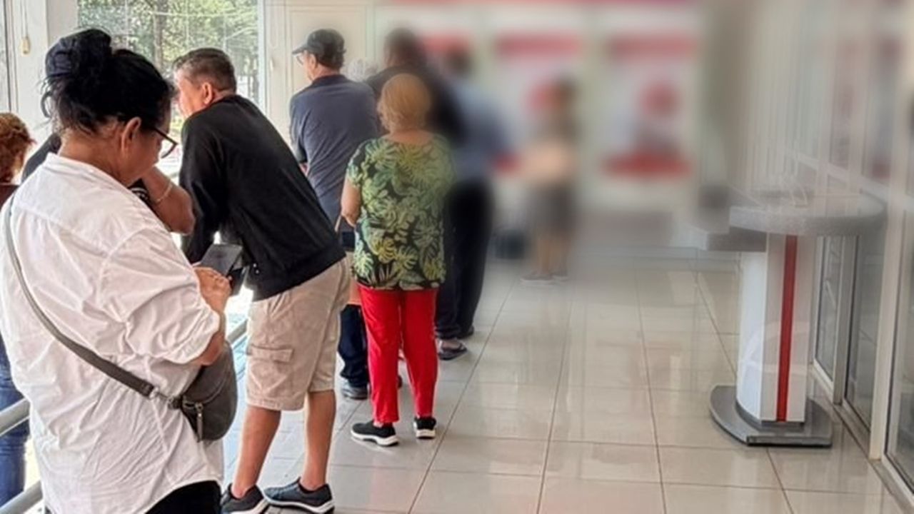 Procon autua instituição financeira por excesso de espera em fila e orienta população sobre denúncias