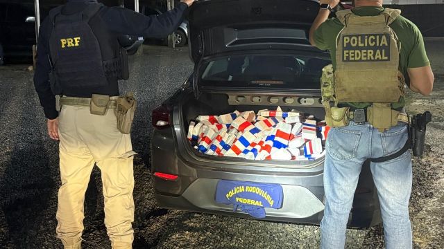 Imagem referente a notícia: PRF e PF apreendem mais de 150 quilos de maconha e prendem dois suspeitos em Irati