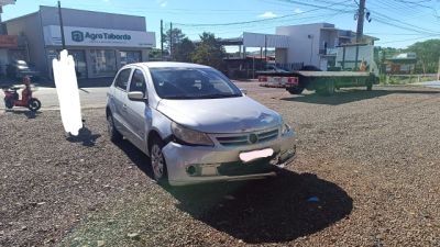Imagem referente a notícia: Moto avança preferencial, provoca batida e condutor sem CNH é levado à UPA em Cascavel