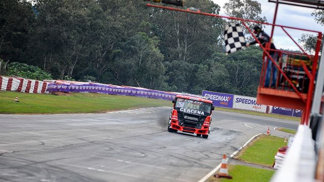 Diego Colett vence a Fórmula Truck em Guaporé e Túlio Bendo é o novo líder