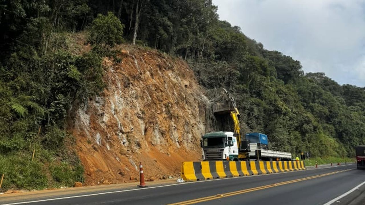 EPR Iguaçu amplia sinalização para avanço das obras de contenção de taludes na Serra da Esperança