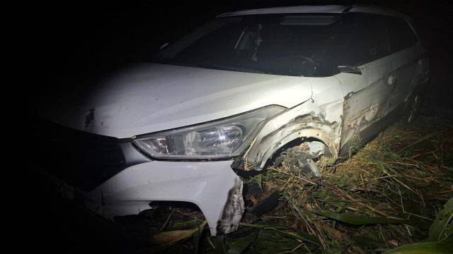 Motorista fica ferida após acidente misterioso na PR-474 em Corbélia; carro foi encontrado no meio do mato
